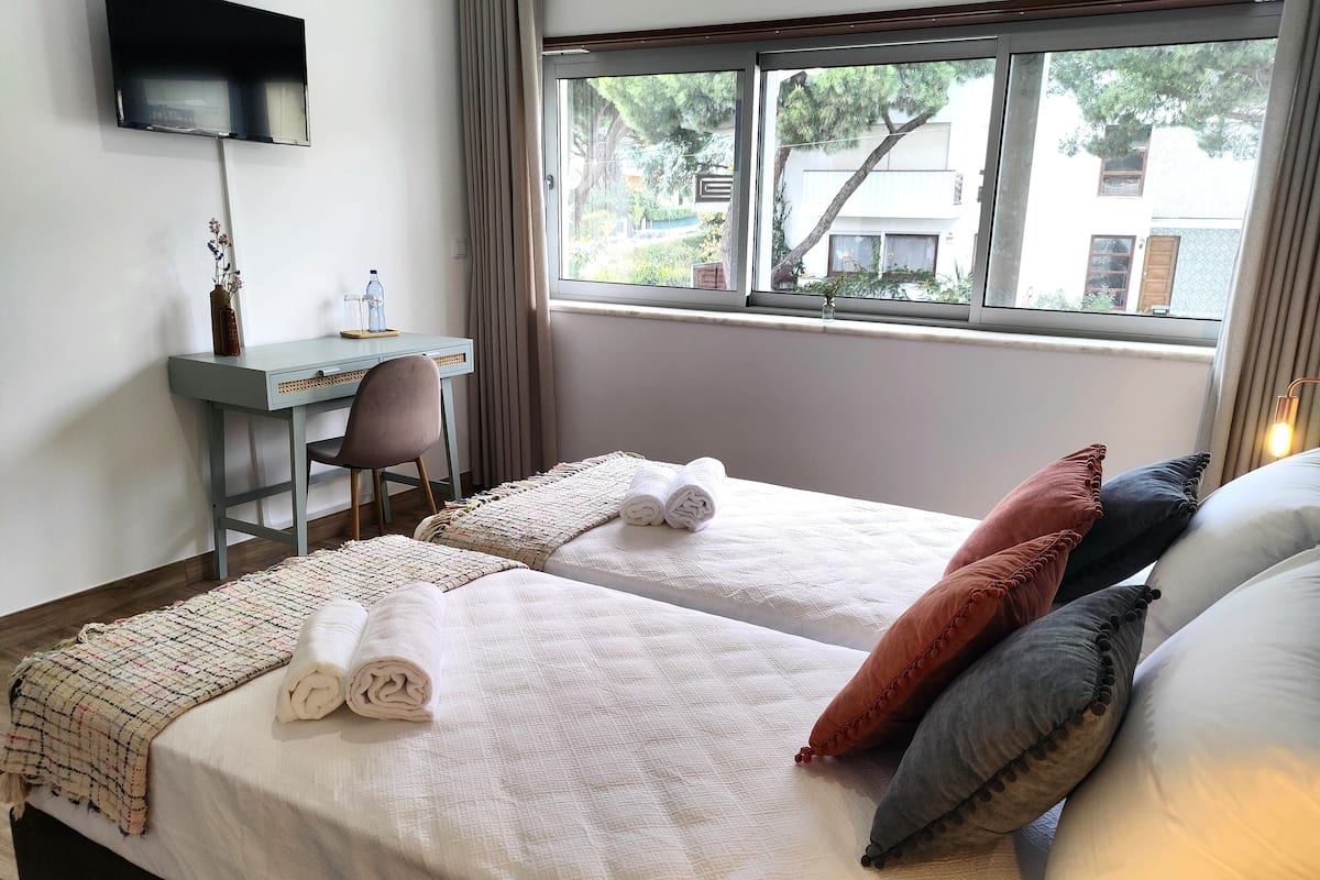 Kamar Twin Comfort | Brankas, meja kerja, dan Wi-Fi gratis