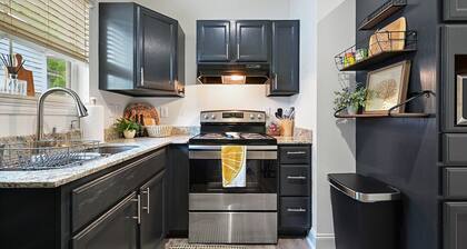 Cozy Cottage: Steps from LSU & Minutes to Downtown