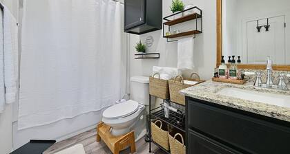 Cozy Cottage: Steps from LSU & Minutes to Downtown