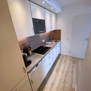 Basic Apartment | Private kitchen | Dining tables
