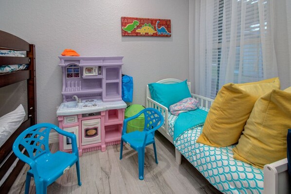 4 bedrooms, desk, iron/ironing board, travel cot