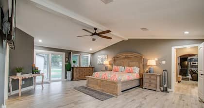 Brazoria Riverside Family Paradise!