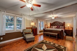4 bedrooms, desk, iron/ironing board, travel crib