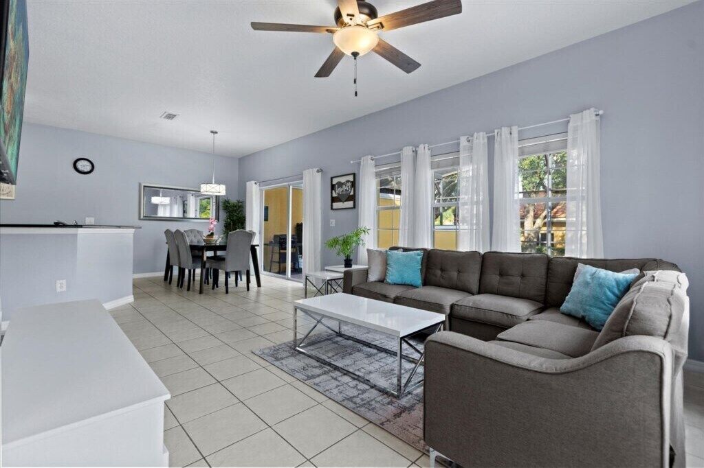4 Bedrooms/ 2 Bathrooms/ Encantada (3193YL)