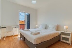 Family House | 3 bedrooms, hypo-allergenic bedding, down comforters, memory foam beds - Esfera I (Santa Cruz)