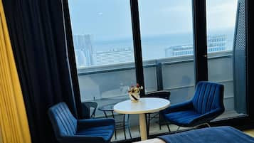 Deluxe Studio Suite, 1 King Bed with Sofa bed, Ocean View, Tower | In-room dining