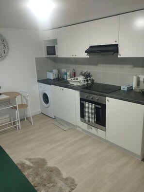 Fridge, microwave, oven, stovetop - Le Petit Viry, à 20min D'orly (Viry-Châtillon)
