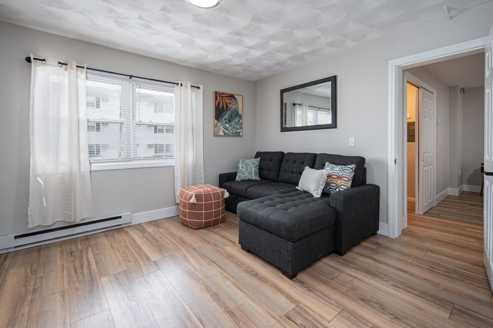 1st Floor 1 Bedroom Condo!