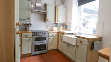 Kühlschrank, Wasserkocher, Toaster, Kochgeschirr/Geschirr/Besteck
