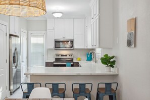 Microondas, horno, parrilla de estufa y lavavajillas 