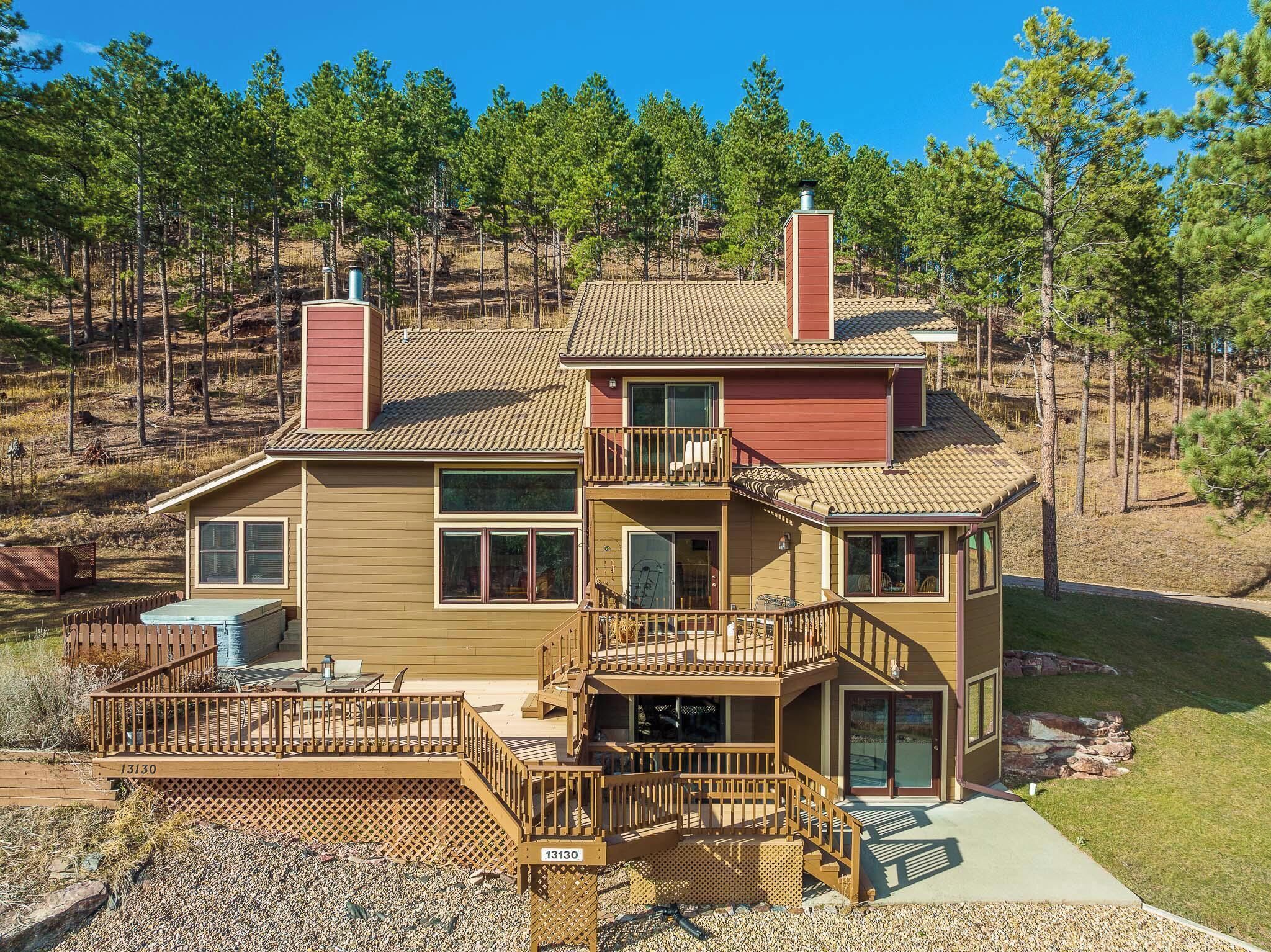 Peaceful Pines 5 BR Home with Jacuzzi - Sleeps 9