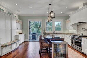 Fridge, microwave, oven, dishwasher - Your Own Island Resort | Pool, Hot Tub, Ping Pong & Card Room (Isle of Palms)