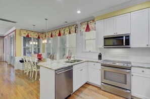 Frigorifero, microonde, forno, lavastoviglie