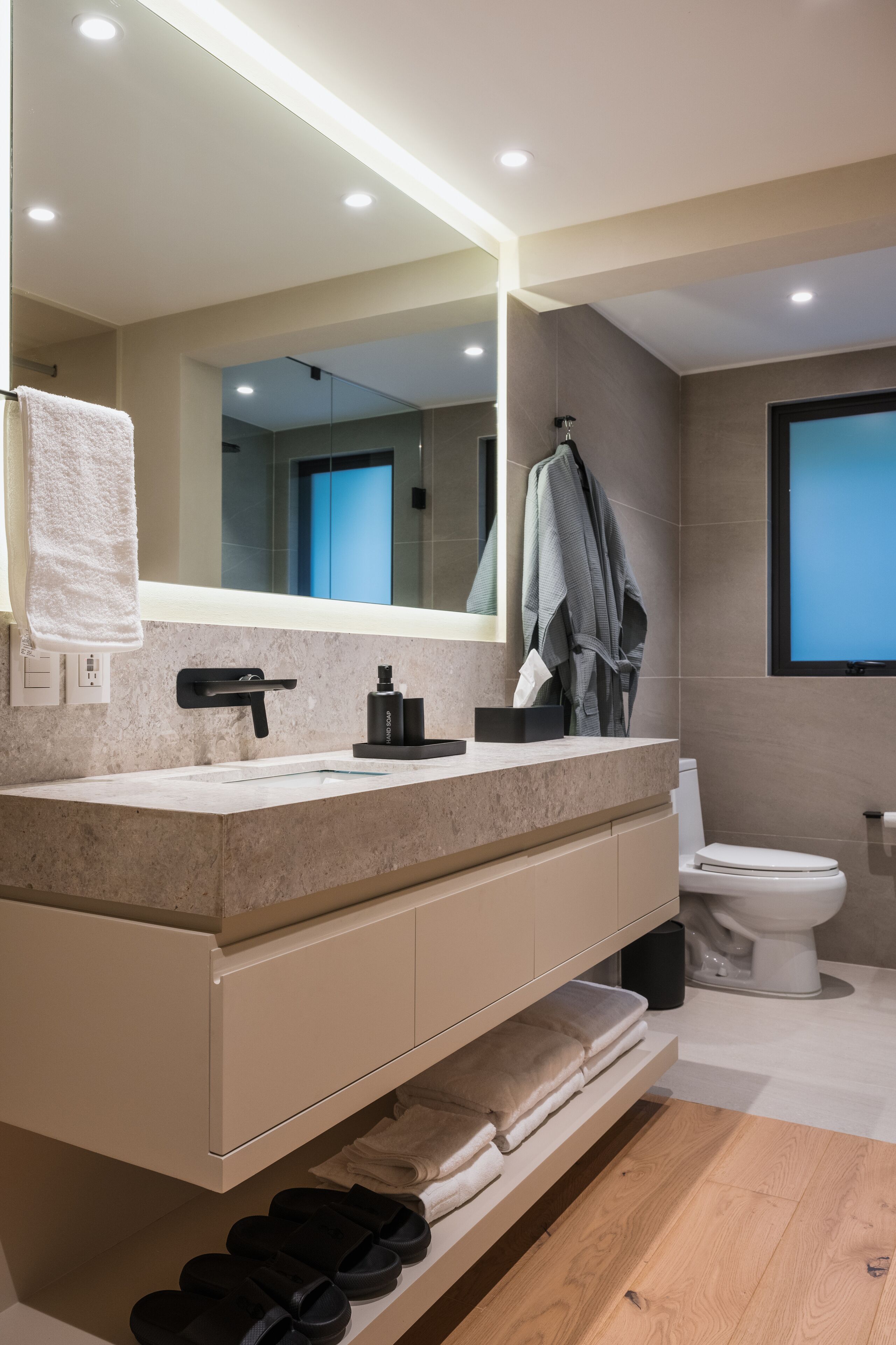 Apartamento luxo (Ajolote) | Banheiro | Secador de cabelo, roupões de banho, chinelos, toalhas de banho