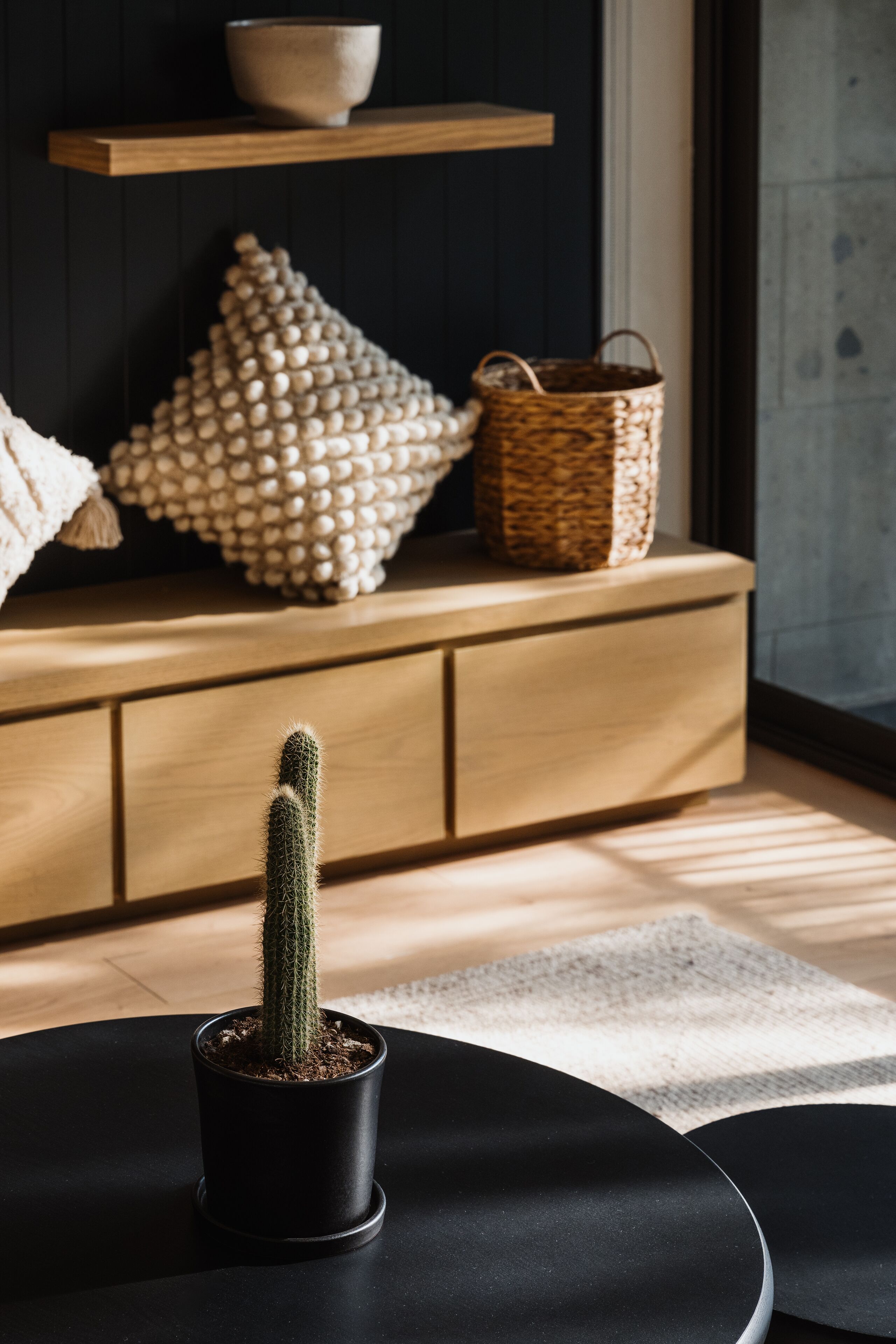 Deluxe Apartment (Agave) | Living area | 60-inch Smart TV with digital channels, TV, Netflix