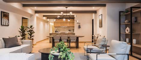 Deluxe Apartment (Ajolote) | Living area | 60-inch Smart TV with digital channels, TV, Netflix