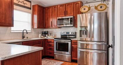 Pet and Family Friendly House - Great Location- 30 Minutes to Downtown