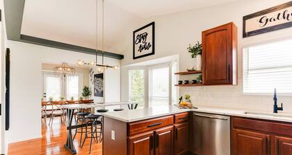 Pet and Family Friendly House - Great Location- 30 Minutes to Downtown