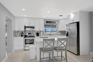 Villa | 3 bedrooms, Internet - Lake House 1 in Davie (Davie)