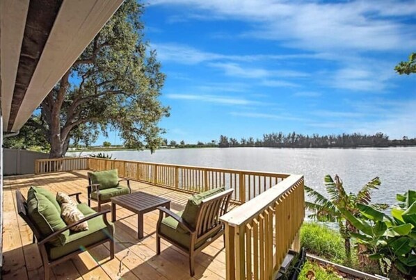 Villa | 3 bedrooms, Internet - Lake House 1 in Davie (Davie)