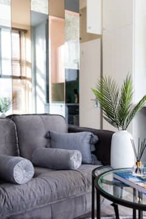 Living area - Stylish Studio near Kensal Green (London)