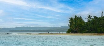 Cloudburst Family Beach Condo - Steps to Shore