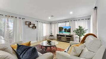 Villa | 3 bedrooms, Internet