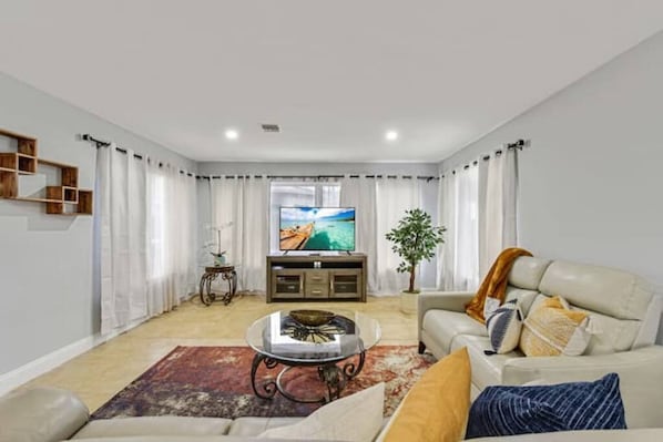 Villa | 3 bedrooms, Internet - 2904 Hollywood in Hollywood (Hollywood)