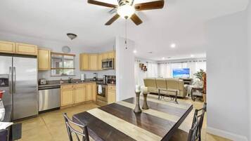 3 bedrooms, Internet