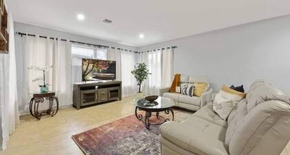 2904 Hollywood in Hollywood