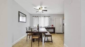 Biệt thự | 3 phòng ngủ, truy cập Internet tốc độ cao