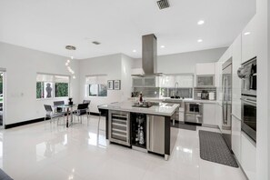 5 bedrooms, Internet - Miami Luxury Escape in Miami (Miami)