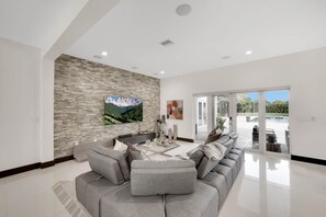 5 عدّة غرف نوم وخدمة الإنترنت