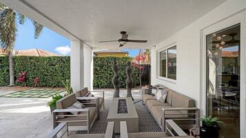 Villa | 5 bedrooms, Internet