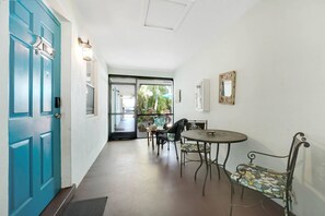 2 عدّة غرف نوم وخدمة الإنترنت