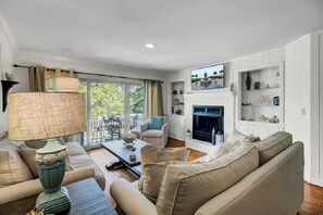 Télévision, table de tennis de table, imprimantes