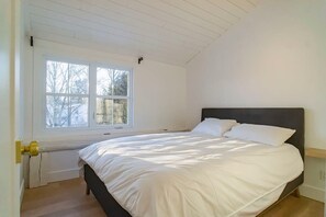 3 slaapkamers, een strijkplank/strijkijzer, reisbedje, wifi