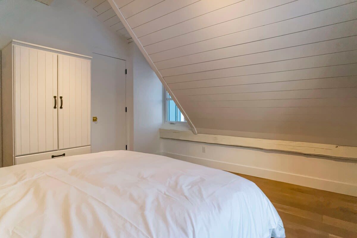 3 bedrooms, iron/ironing board, travel cot, WiFi