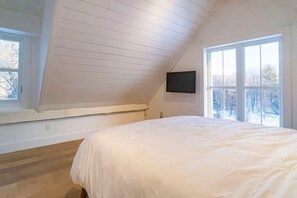 3 makuuhuonetta, silitysrauta/-lauta, vauvan matkasänky, Wi-Fi