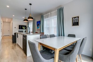 Dining - 851 condo in Bromont Vieux Village mountain view (Bromont)