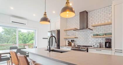 851 condo in Bromont Vieux Village mountain view