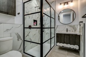 Douche, sèche-cheveux