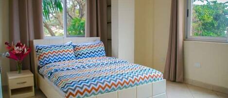 2 chambres, coffre-fort, fer et planche à repasser, lit de bébé portatif