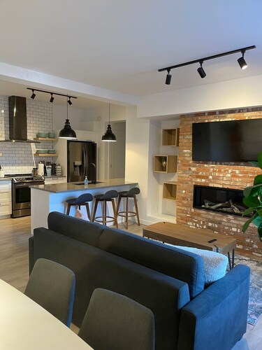 205 3-bedroom condo in building with elevator