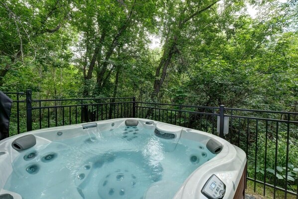 Outdoor spa tub