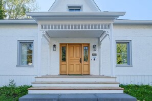 Exterior detail - Completely renovated ancestral home (Bromont)