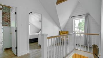 4 slaapkamers, een strijkplank/strijkijzer, reisbedje, wifi