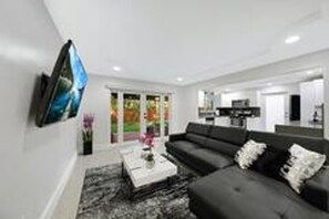 Villa | 3 bedrooms, Internet - Camacho Miami in Kendall (Miami)