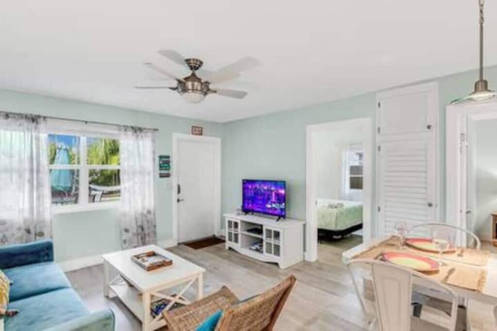 2 عدّة غرف نوم وخدمة الإنترنت