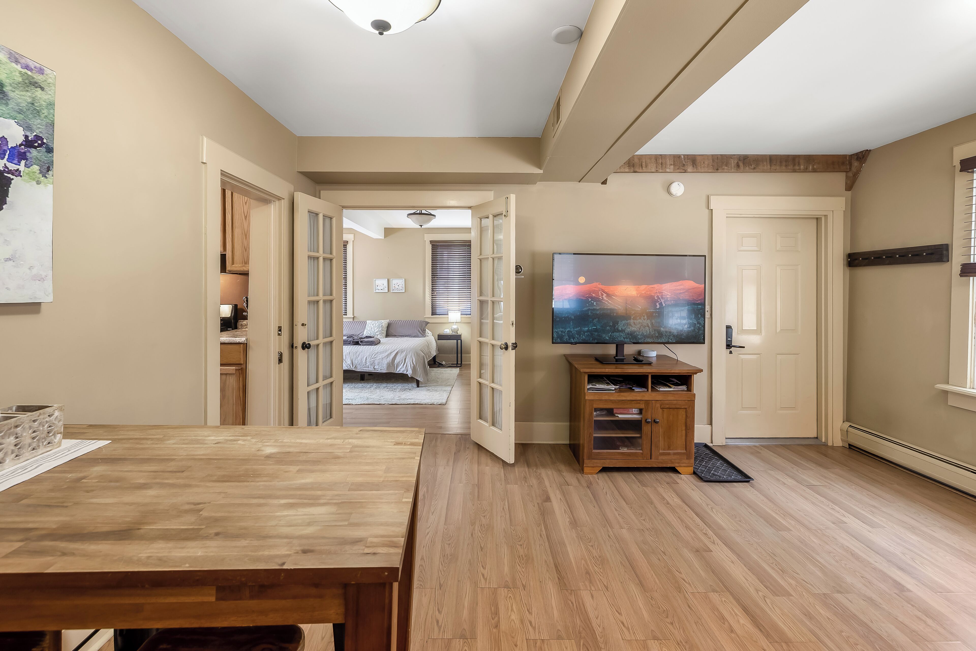 1 slaapkamer, een strijkplank/strijkijzer, gratis wifi, beddengoed